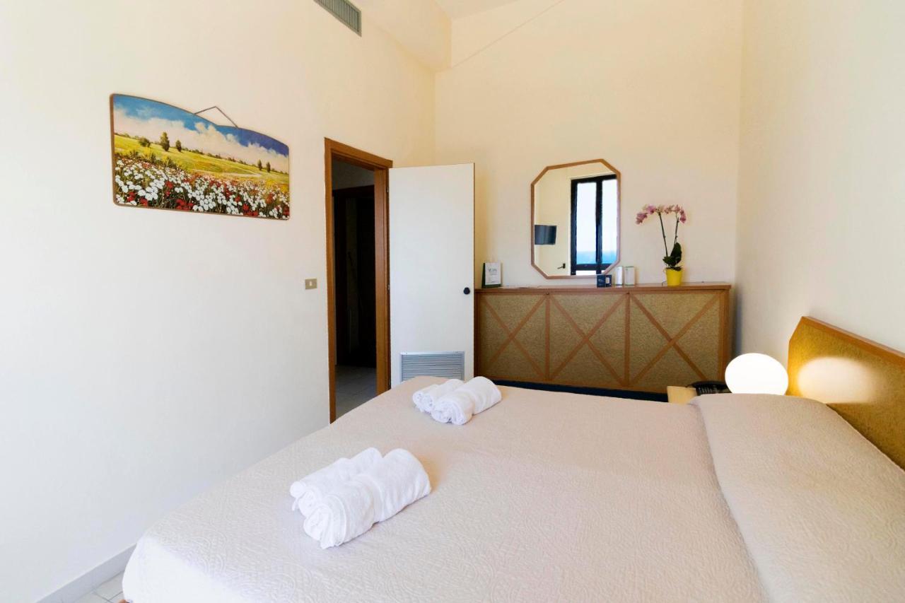 Albergo Palazzo Santa Cesarea Terme Exterior photo